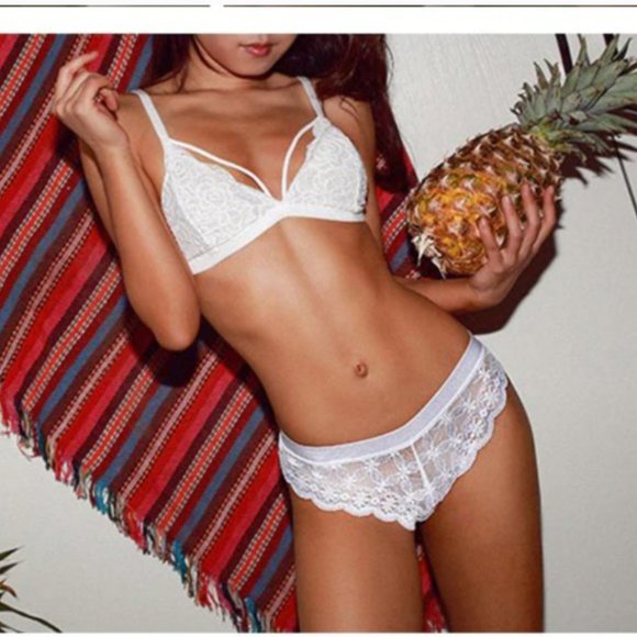 New Sexy Bow Back Thong Panties - Picture 6 of 14